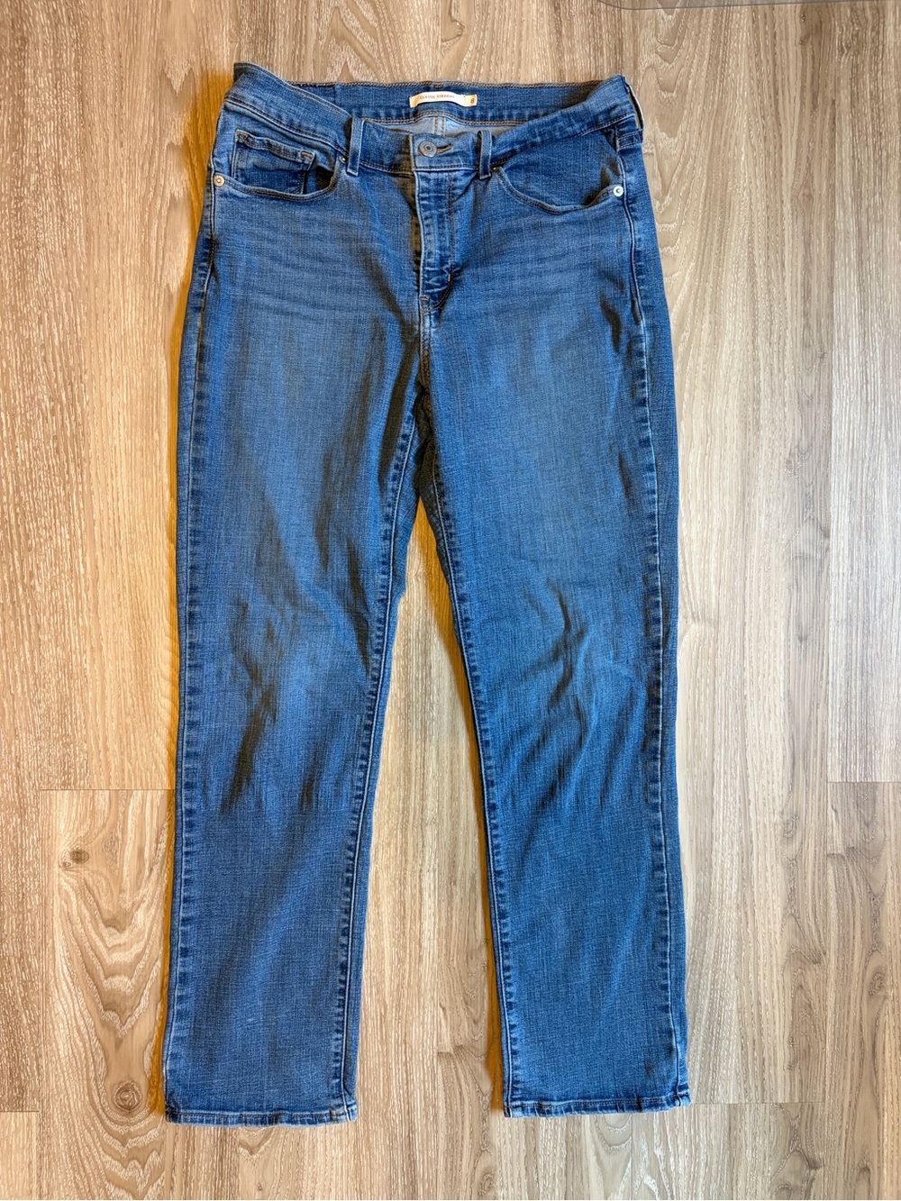 Levi’s women’s Classic Blue Jeans - Straight Leg size 8 W29 L30